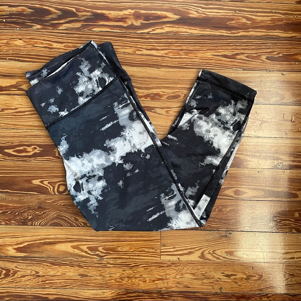 Black and Gray Printed Workout Leggings